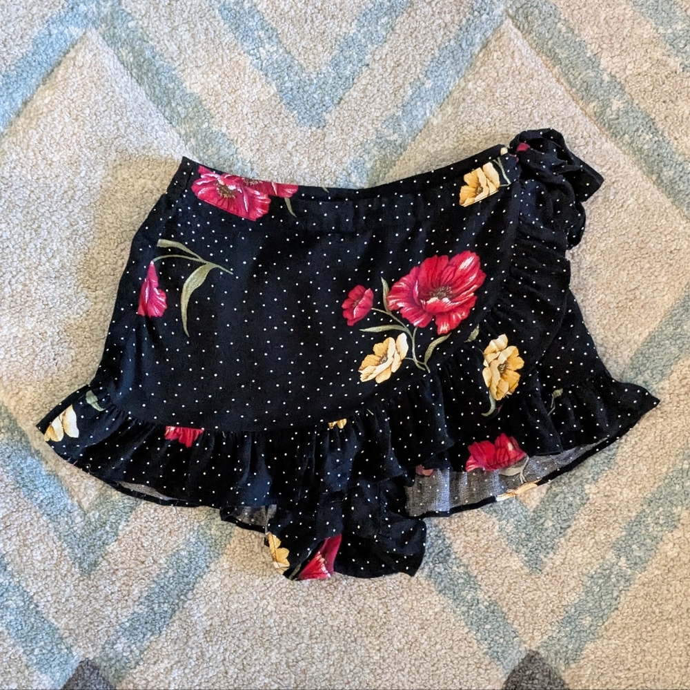 Forever 21 Skort Shorts Small Black Polka Dot Coastal Cottage Ruffle, Size XS